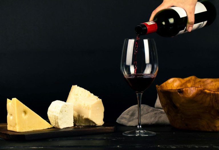 Indications géographiques concernant du vin et des denrées alimentaires