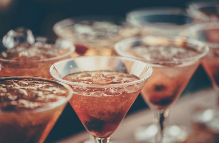Cocktail aromatisé de produits vitivinicoles : l'addition d'alcool autre que des produits de la vigne est interdite