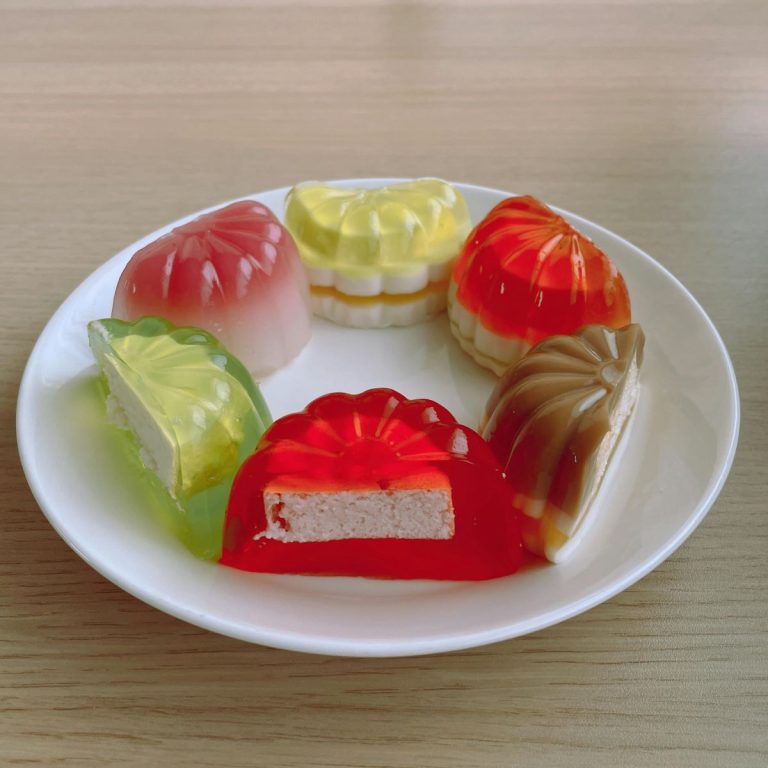 Desserts à base d'eau gélifiés à la gélatine et aromatisés aux fruits contenant de l'acide sorbique E 202 ou du sorbate de potassium E 202