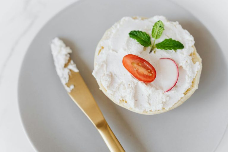 Produit fromager pâte molle non affiné à tartiner pouvant contenir du E 460 (ii) et du E 575