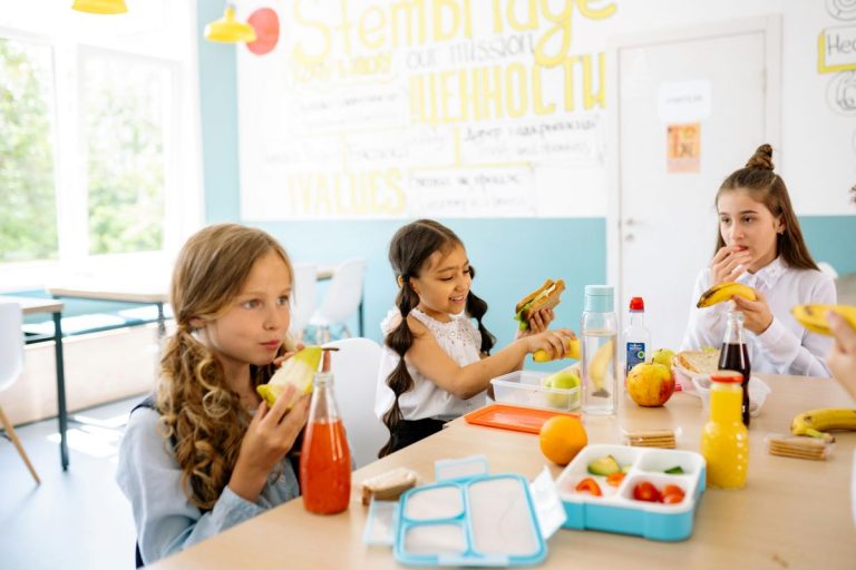 Contenants en plastique interdits dans les cantines scolaires