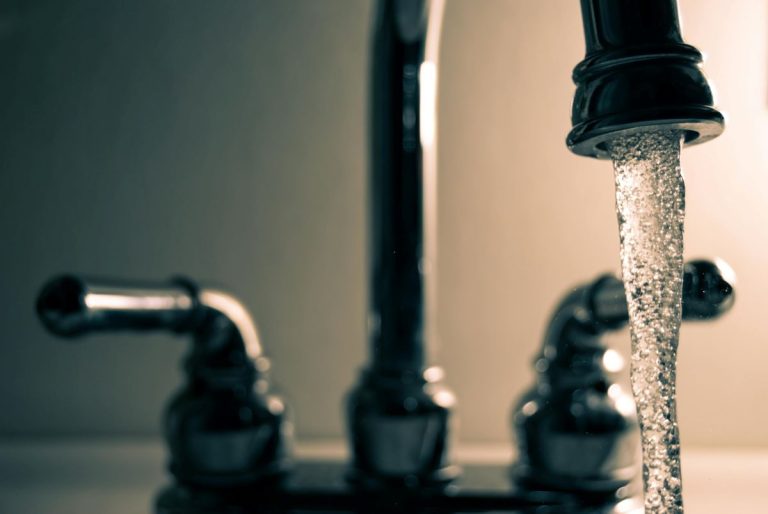 Eau du robinet pouvant contenir des PFAS