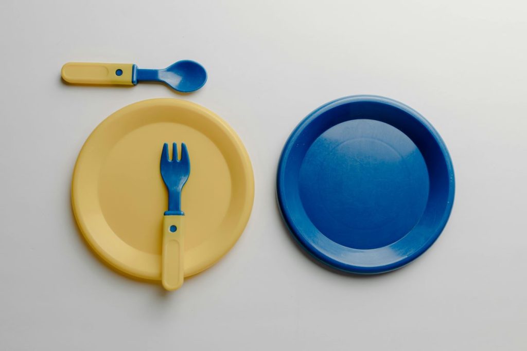 Contenants alimentaires en plastique utilisés en restauration collective